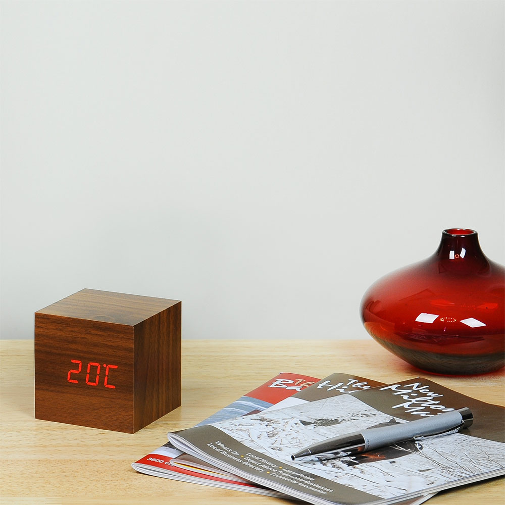 שעון קוביה עץ אגוז