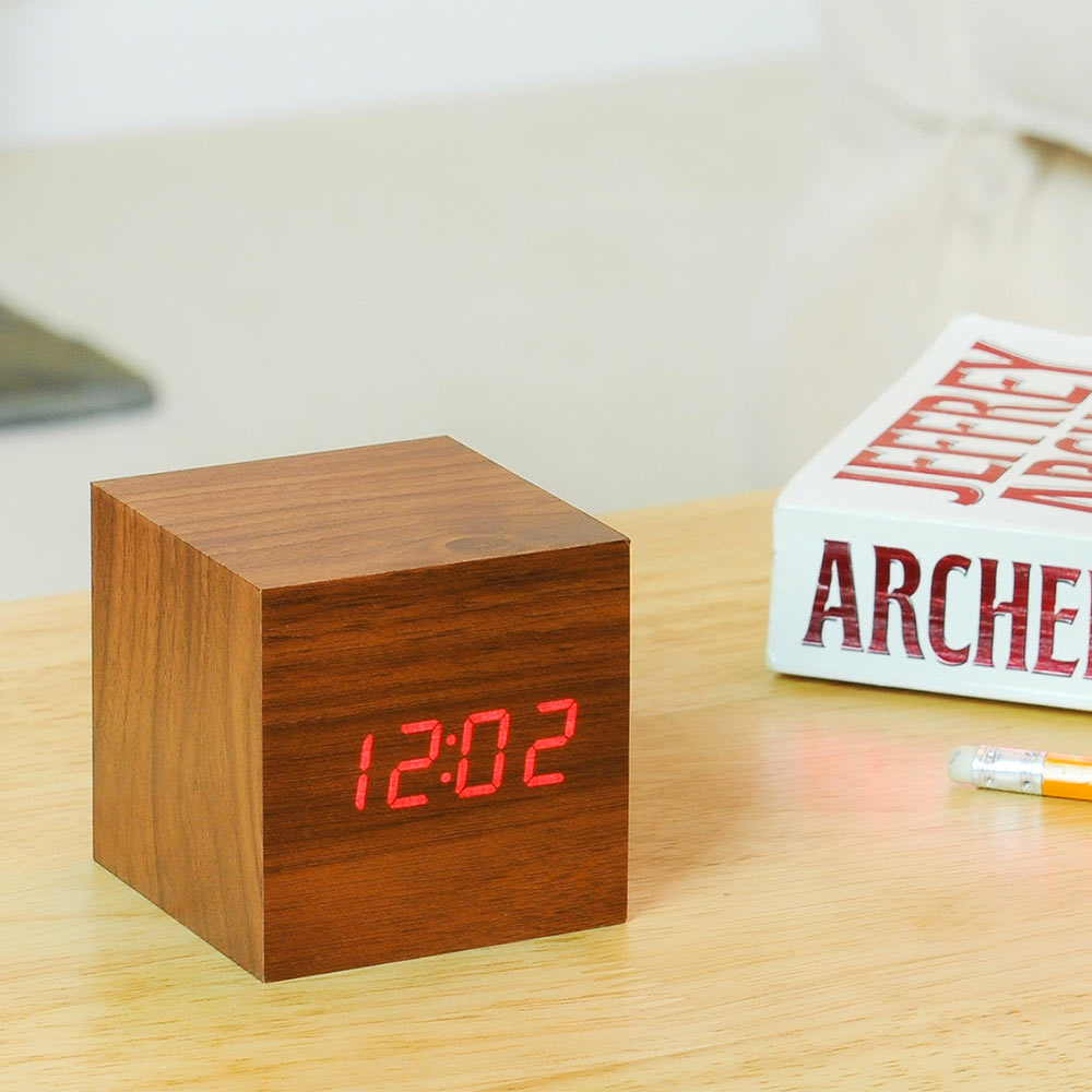 שעון קוביה עץ אגוז