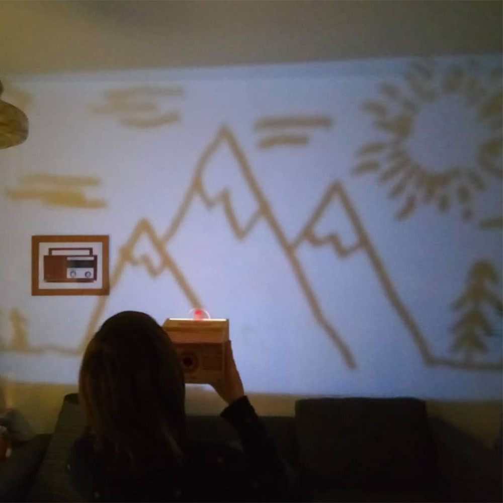 גראפיטייפ - מקרן גרפיטי עם וושי טייפ