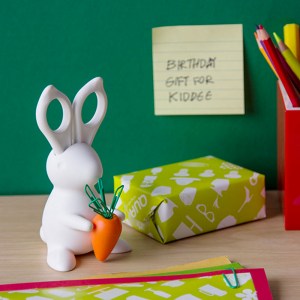 מעמד משרדי ארנב לבן Desk Bunny