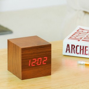 שעון קוביה עץ אגוז